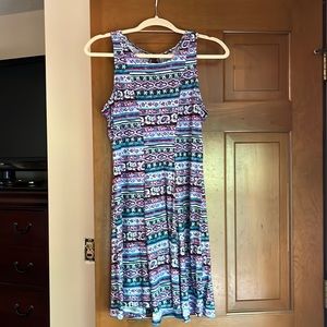 Ladies sleeveless dress with back keyhole button neck